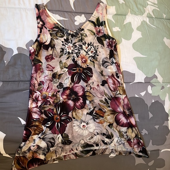 Dressbarn Floral Tank - Size Medium - Picture 5 of 16